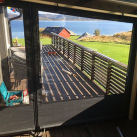 Levegg med store vindu